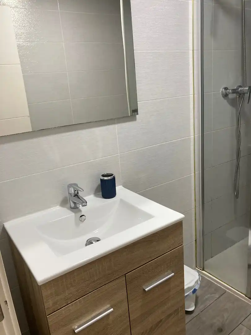Baño de Apartamento de alquiler en Valencia con Aire acondicionado, Amueblado y Horno