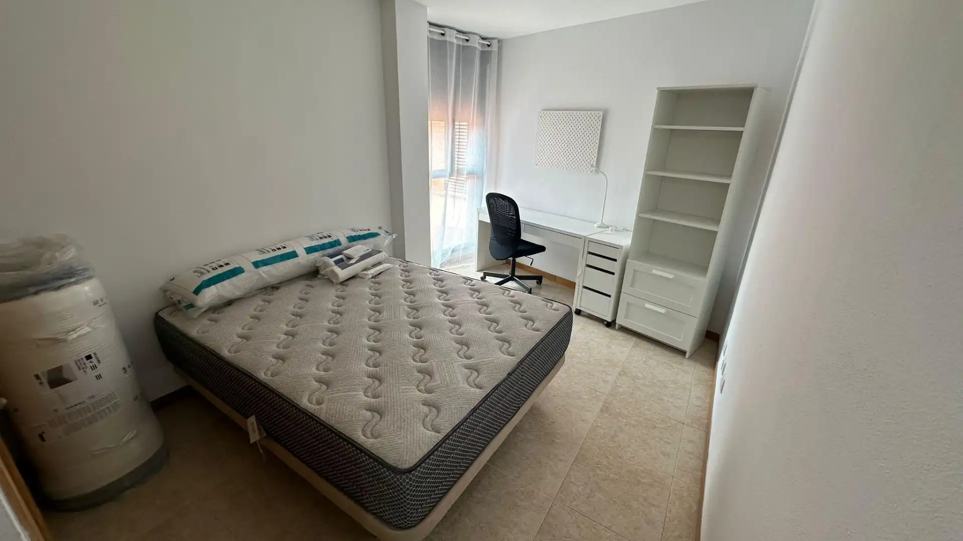 Habitación de Apartamento de alquiler en Castellón de la Plana / Castelló de la Plana con Aire acondicionado, Calefacción y Amueblado