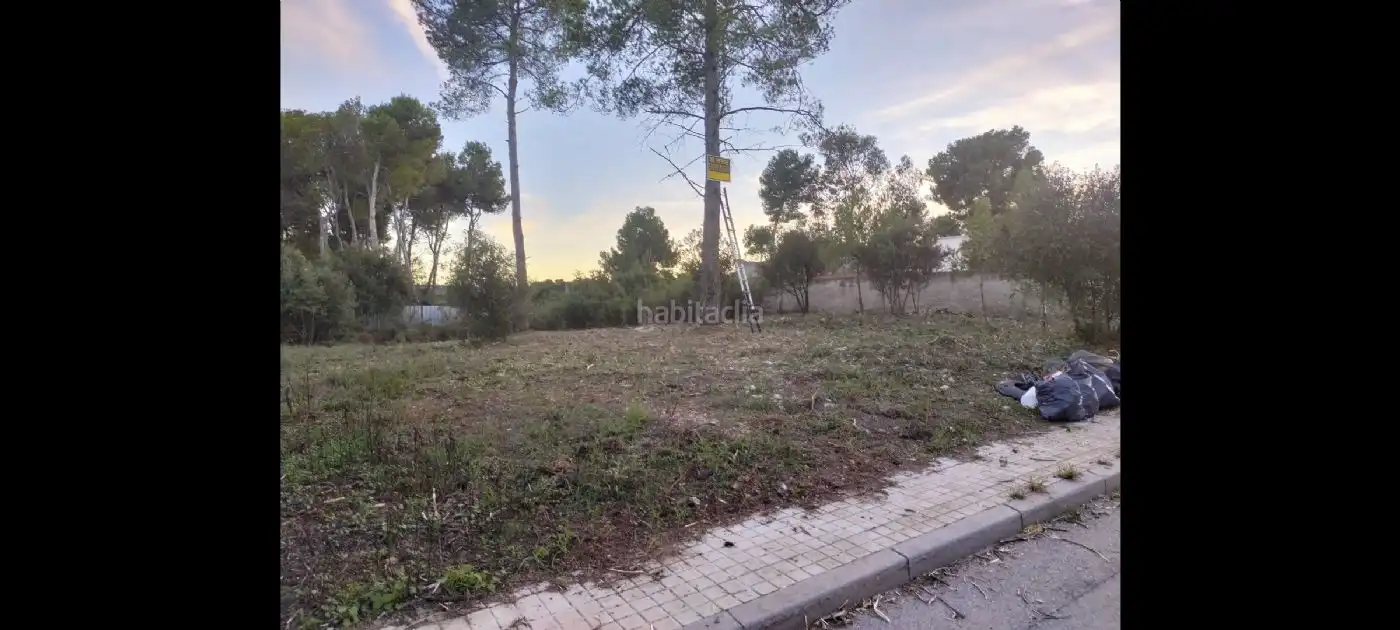 Residential land for sale in Carrer Paĩsos Catalans 258, imagen 3