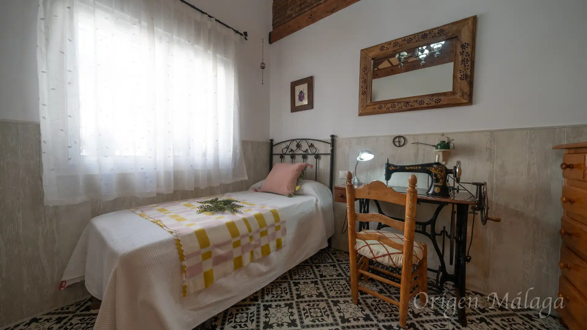 Habitación de Casa adosada en venta en Málaga con Aire acondicionado, Terraza y Trastero