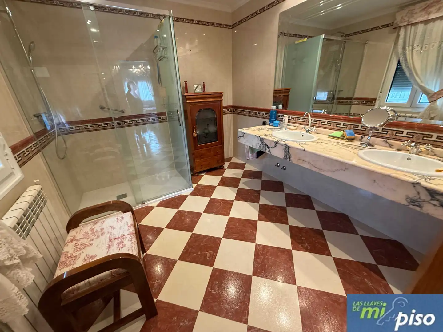 Bany de Casa o xalet en venda en Santovenia de Pisuerga amb Calefacció, Jardí privat i Parquet