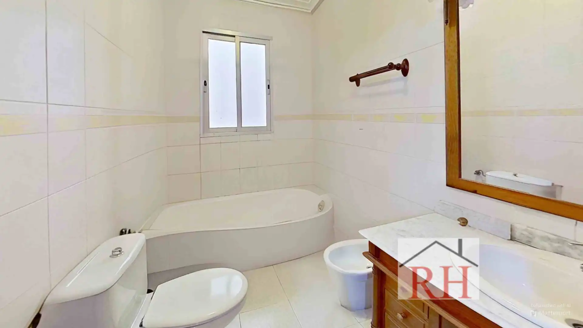 Baño de Casa adosada en venta en Alcalá de Henares con Aire acondicionado, Calefacción y Jardín privado