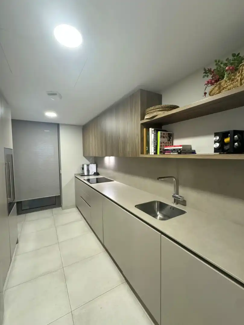 Cocina de Planta baja de alquiler en Boadilla del Monte con Aire acondicionado, Calefacción y Jardín privado