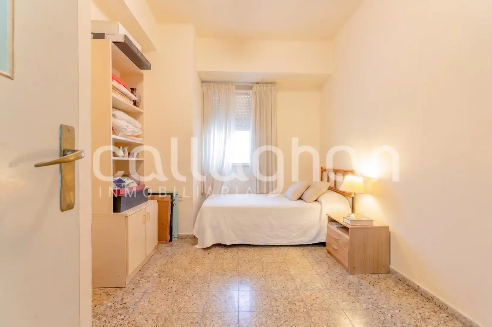 Bedroom of Flat for sale in Valencia  with Air Conditioner, Heating and Terrace