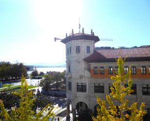 Vista exterior de Pis de lloguer en Santander amb Calefacció, Parquet i Terrassa