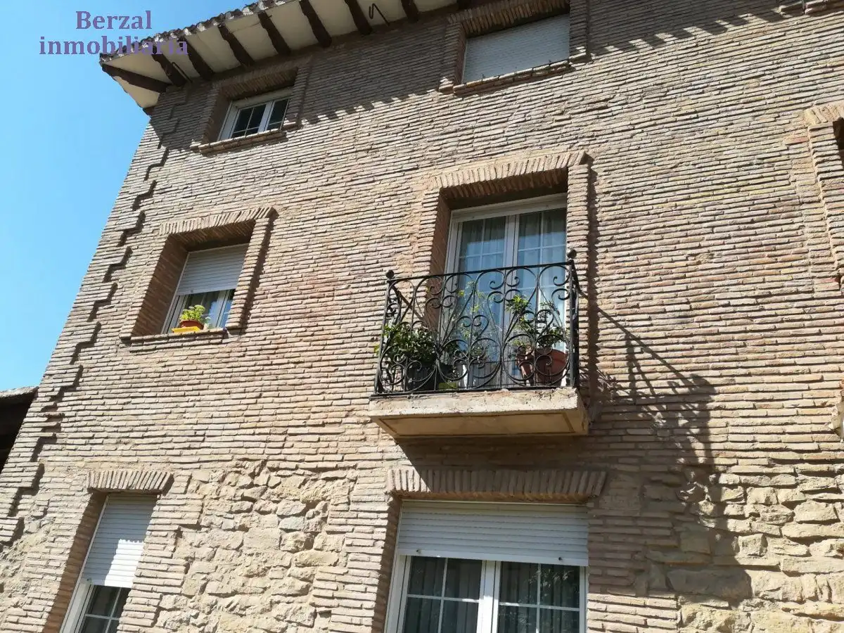 Terrassa de Finca rústica en venda en  Logroño amb Jardí privat, Traster i Balcó