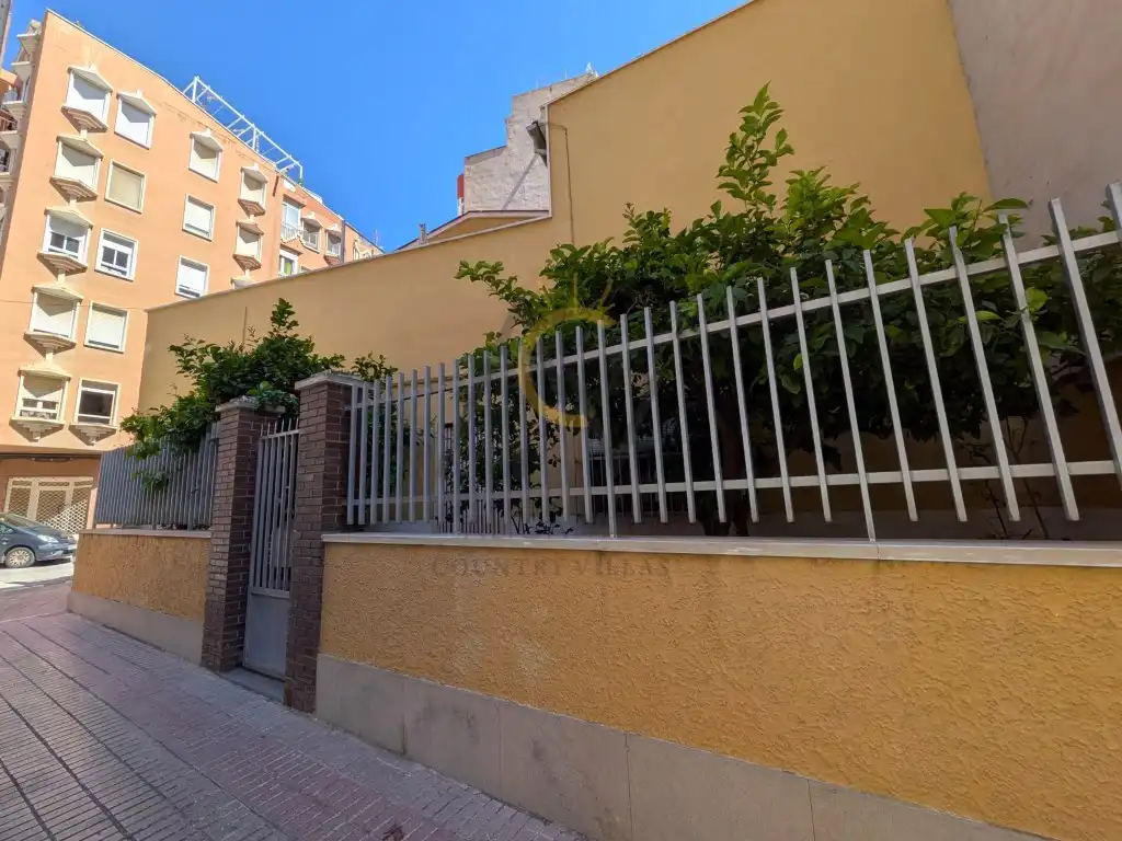 Casa amb terrassa en venda a Calle J Alfonso Vidal, imagen 3