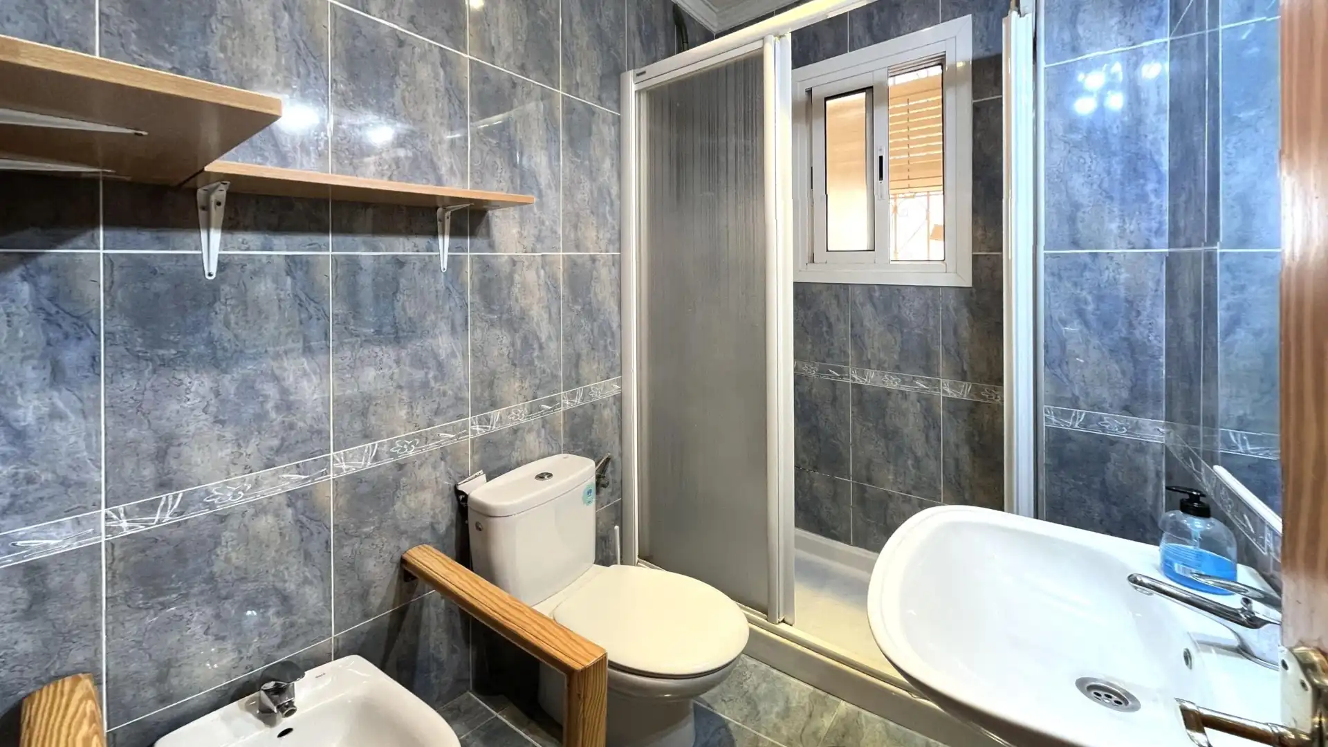 Baño de Piso en venta en Mutxamel con Amueblado, Horno y Lavadora