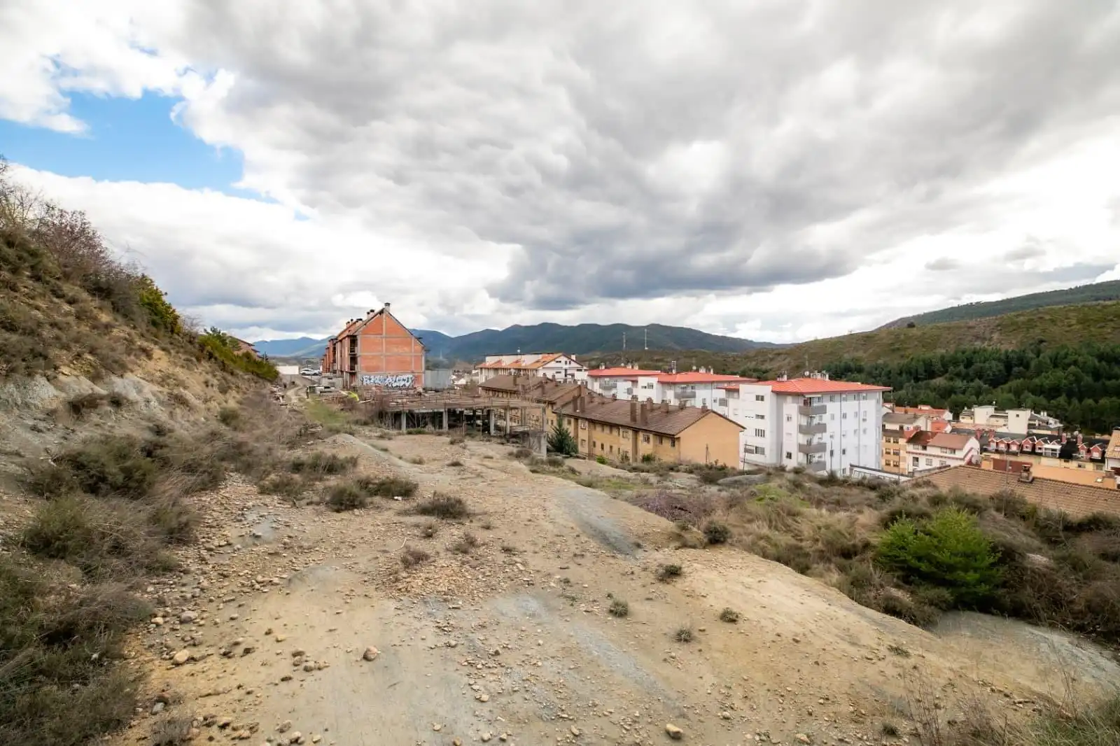 Edificio en venta en Sabiñánigo