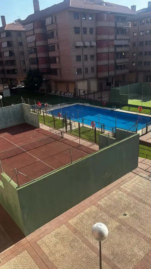 Piscina de Pis de lloguer en Alcalá de Henares amb Aire condicionat, Calefacció i Parquet