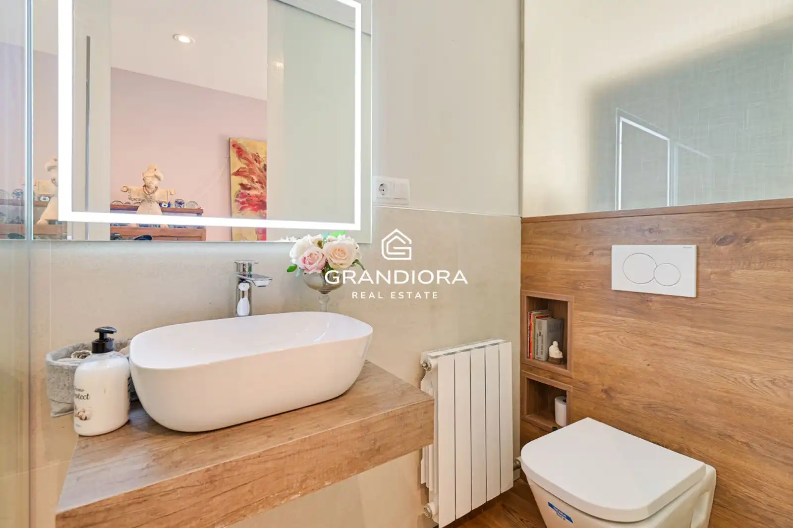 Bathroom of Houses for sale in El Masnou  with Air Conditioner, Terrace and Swimming Pool
