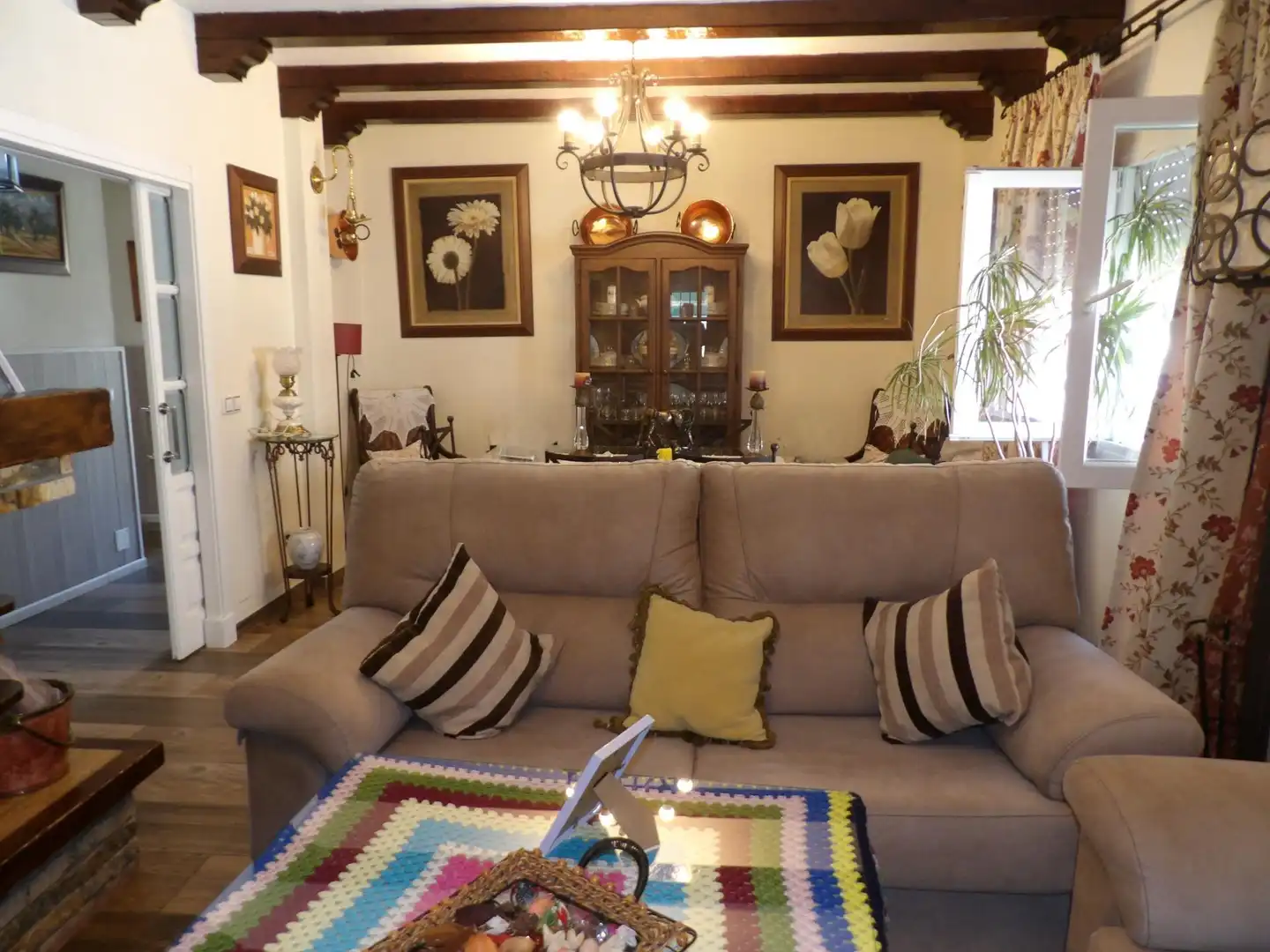 Living room of Houses for sale in Algeciras  with Air Conditioner, Private garden and Storage room