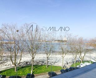 Vista exterior de Àtic en venda en Vigo  amb Terrassa i Balcó