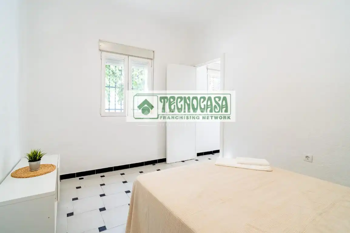 Bedroom of Flat for sale in Granada  with Air Conditioner, Heating and Terrace