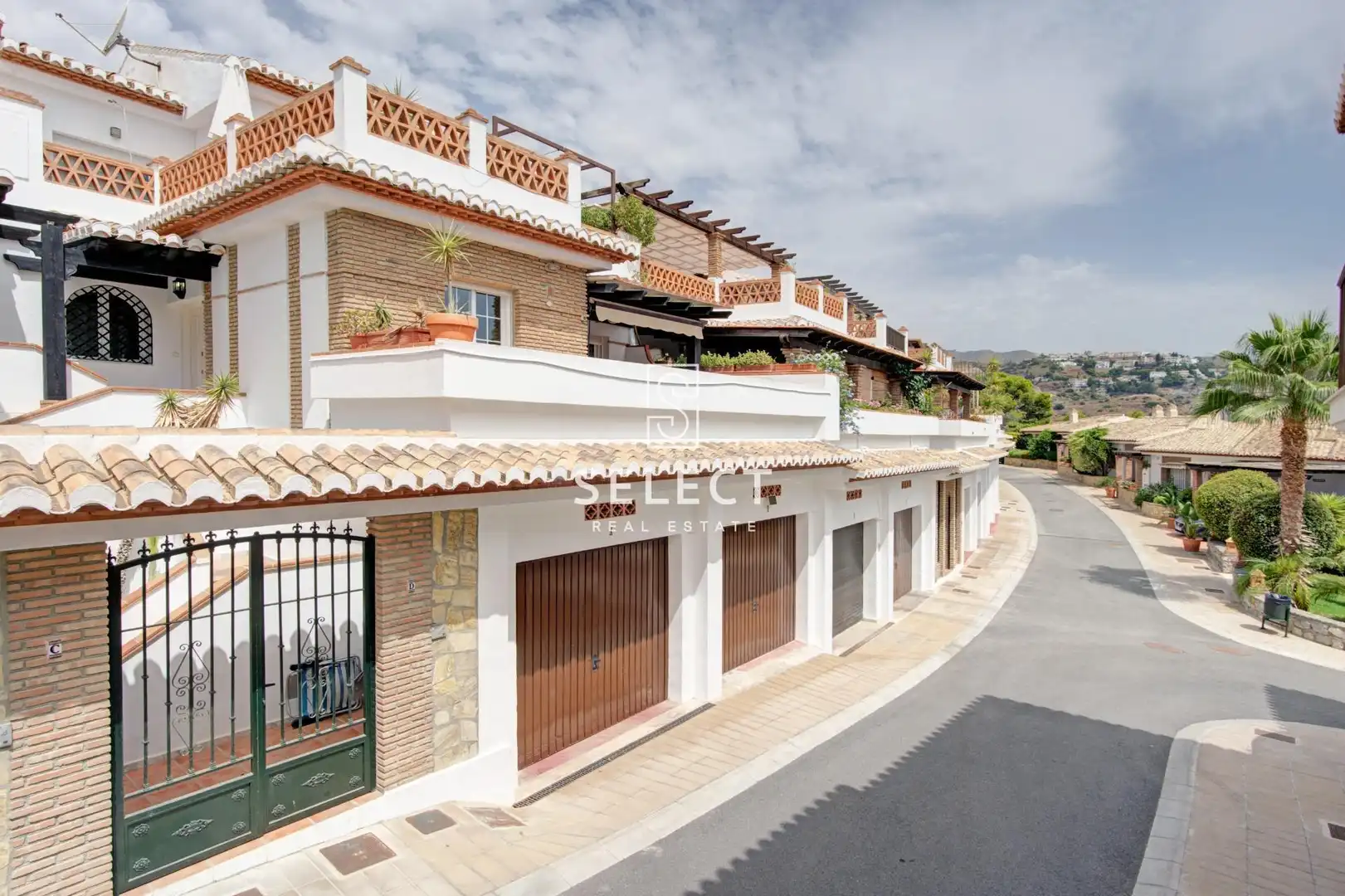 Vista exterior de Casa adosada en venta en Almuñécar con Aire acondicionado, Calefacción y Terraza