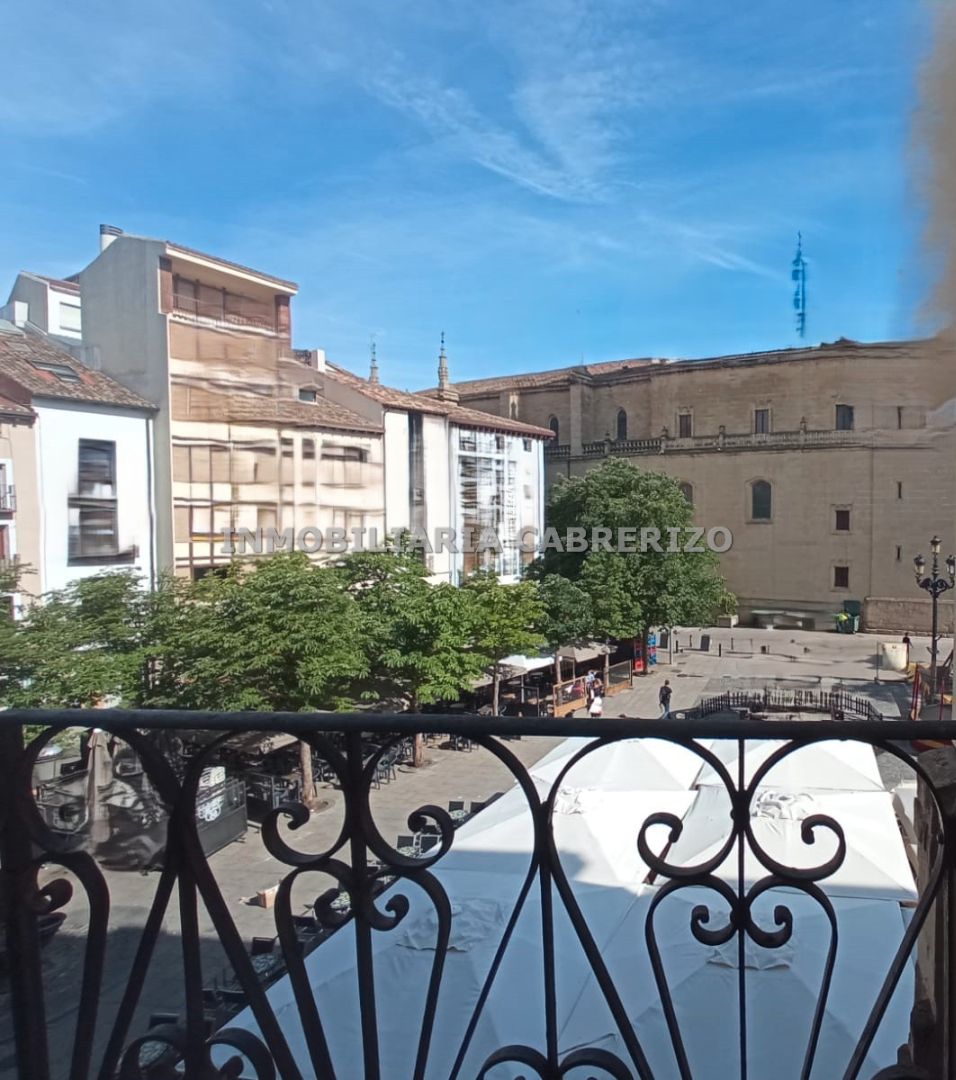 Vista exterior de Pis en venda en  Logroño amb Parquet i Terrassa