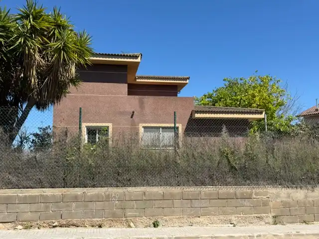 Vista exterior de Casa o xalet en venda en Tarragona amb Jardí privat, Terrassa i Alarma