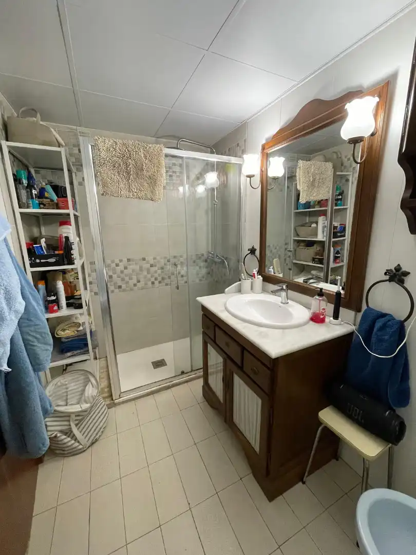 Bathroom of Flat for sale in Córdoba  with Air Conditioner, Heating and Storage room