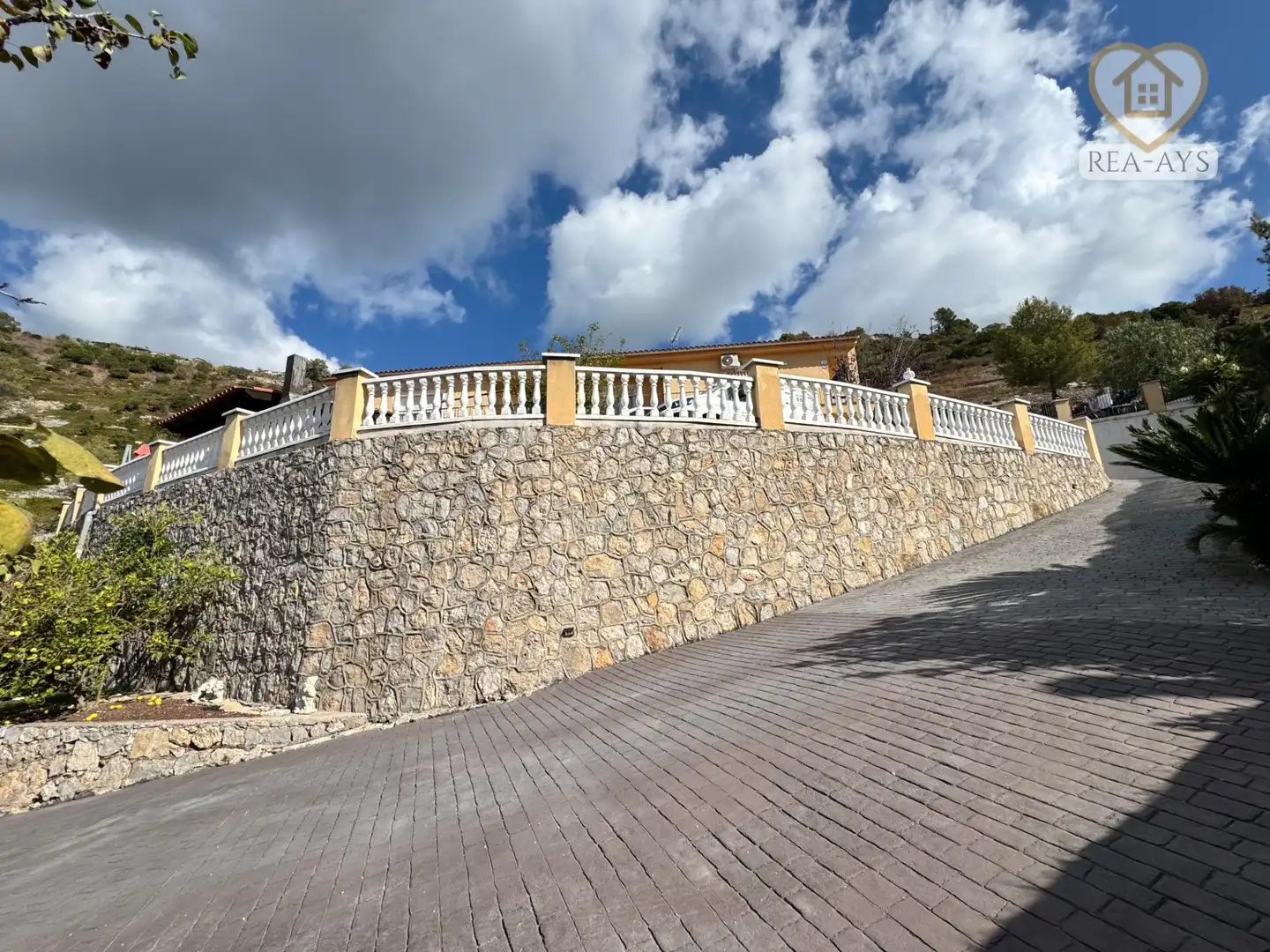 Vista exterior de Casa o xalet en venda en Olesa de Bonesvalls amb Calefacció, Jardí privat i Parquet
