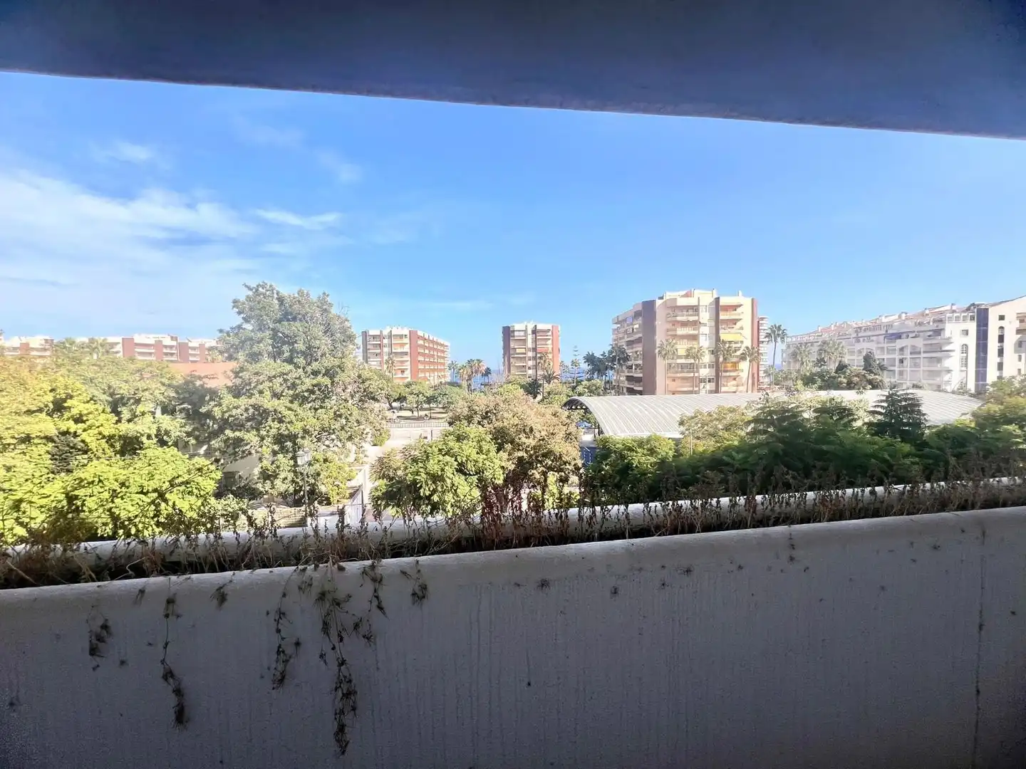 Außenansicht von Wohnung zum Verkauf in Fuengirola mit Terrasse und Gemeinschaftspool