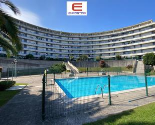 Piscina de Pis en venda en Castro-Urdiales amb Calefacció, Parquet i Terrassa