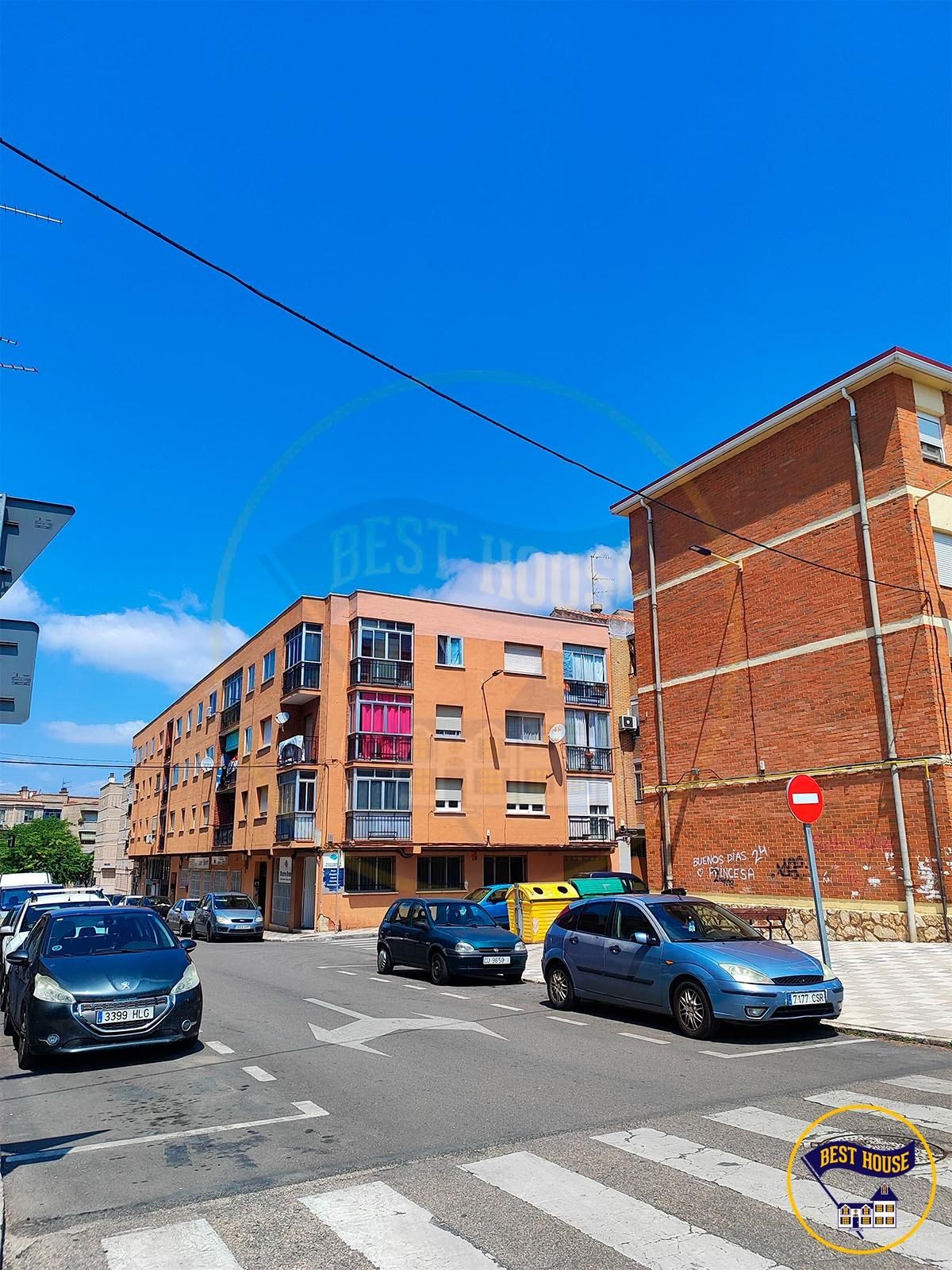 Vista exterior de Pis en venda en Cuenca Capital amb Terrassa i Balcó