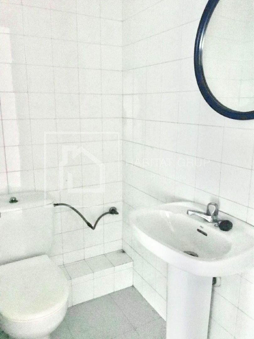 Bathroom of Flat for sale in Girona Capital
