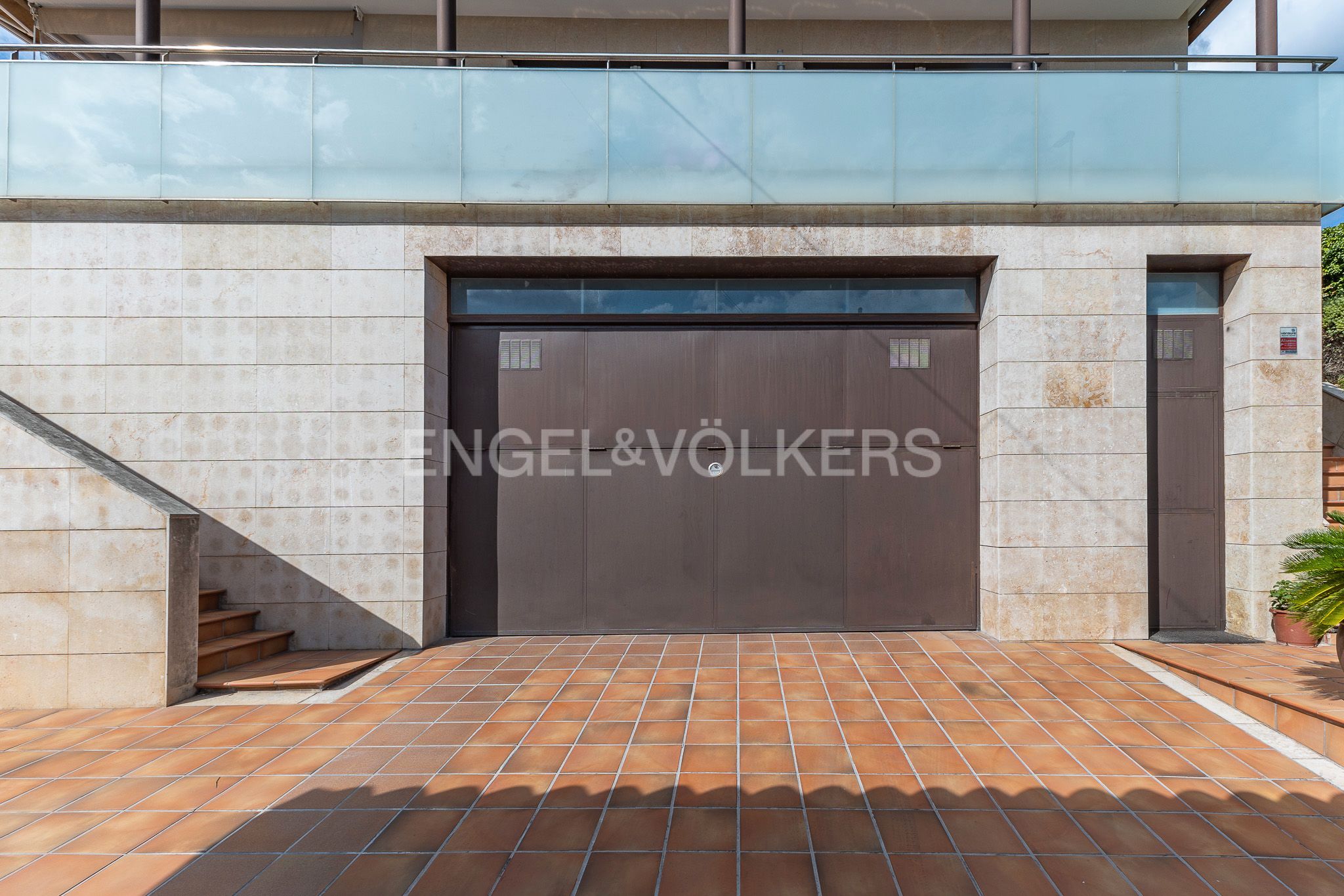 Vista exterior de Casa o xalet en venda en Sant Boi de Llobregat amb Aire condicionat, Calefacció i Jardí privat