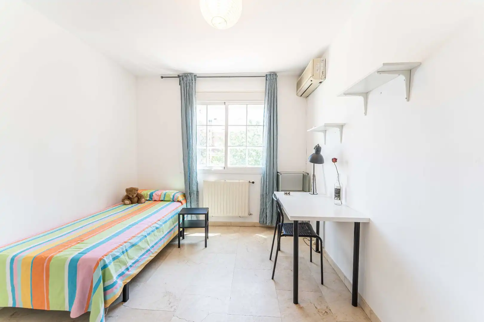 Habitación de Casa adosada en venta en Fuenlabrada con Aire acondicionado, Calefacción y Jardín privado