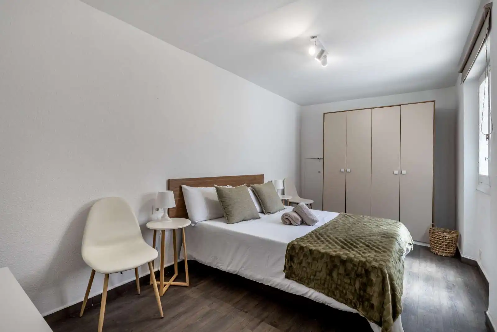 Habitación de Apartamento para compartir en Granada con Aire acondicionado, Calefacción y Terraza