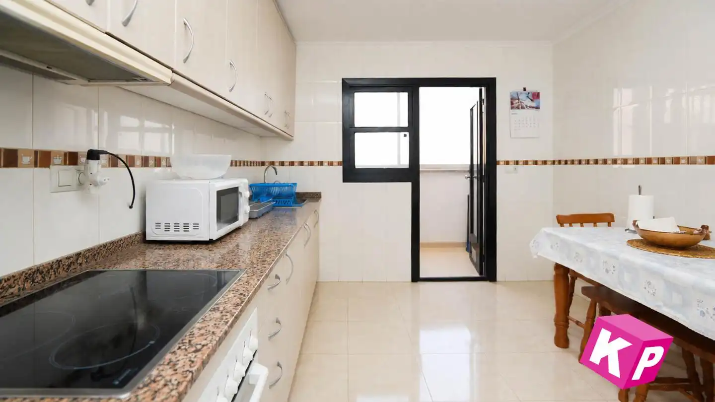 Küche von Wohnung zum Verkauf in Santa Pola mit Klimaanlage, Terrasse und Möbliert