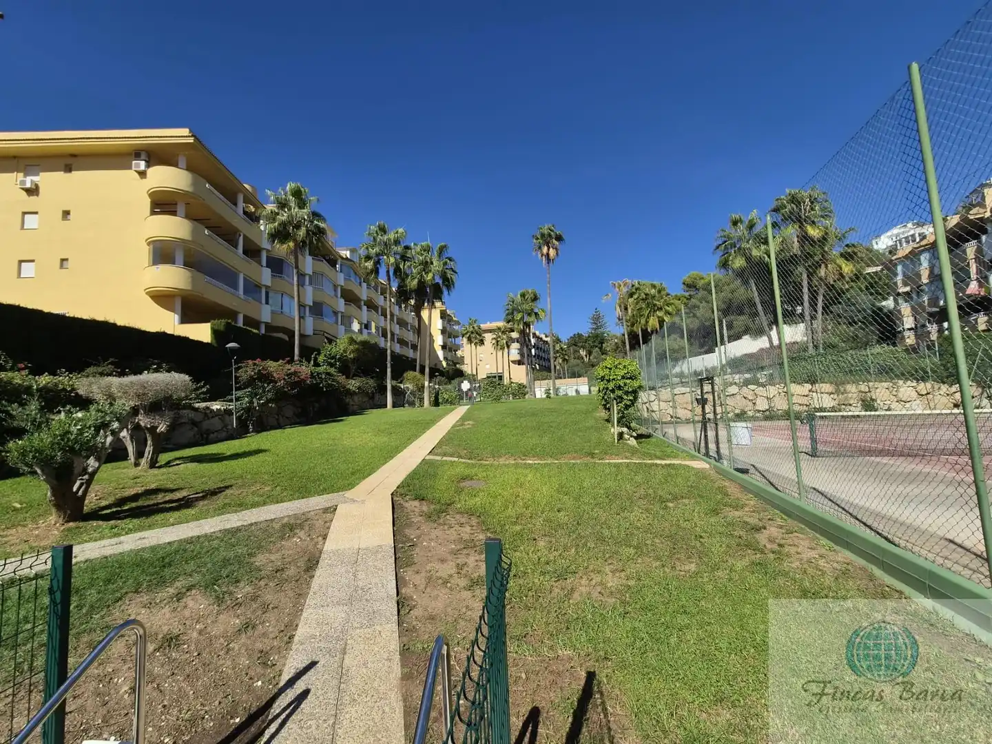 Vista exterior de Piso en venta en Fuengirola con Aire acondicionado, Terraza y Piscina comunitaria