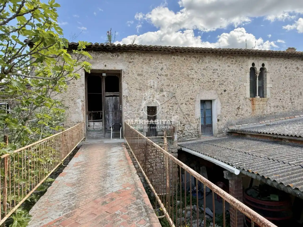 Vista exterior de Finca rústica en venta en Boadella i les Escaules con Jardín privado y Terraza