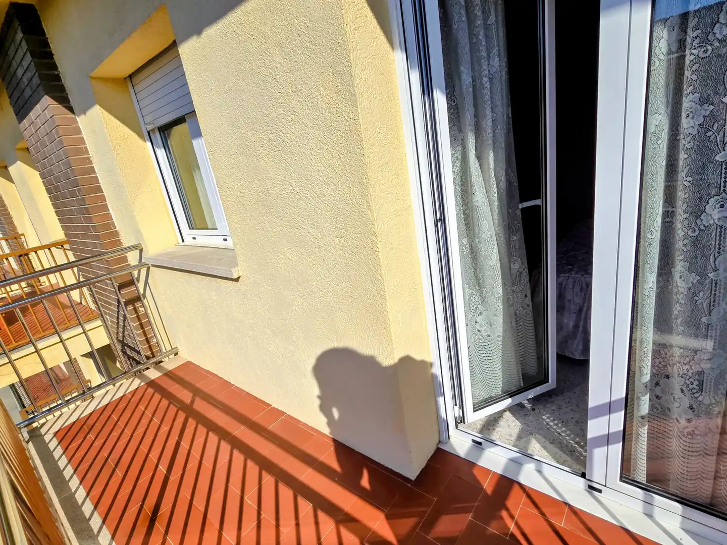 Terrasse von Einfamilien-Reihenhaus zum Verkauf in Manlleu mit Heizung, Privatgarten und Terrasse