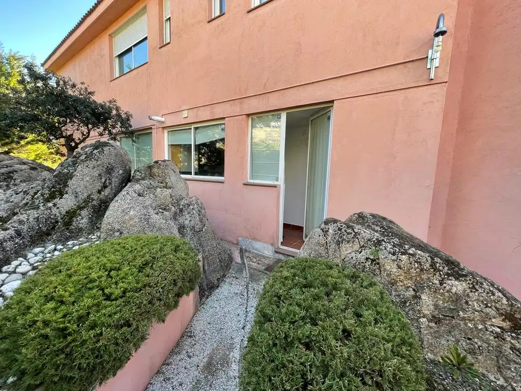 Vista exterior de Casa o xalet de lloguer en Torrelodones amb Calefacció, Jardí privat i Terrassa