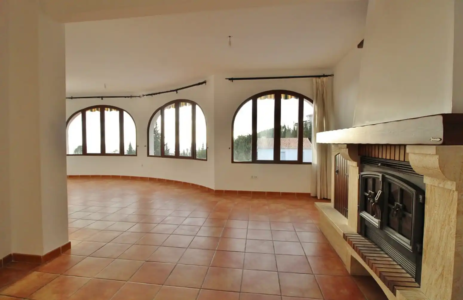 Sala d'estar de Casa o xalet en venda en Rincón de la Victoria amb Aire condicionat, Jardí privat i Terrassa