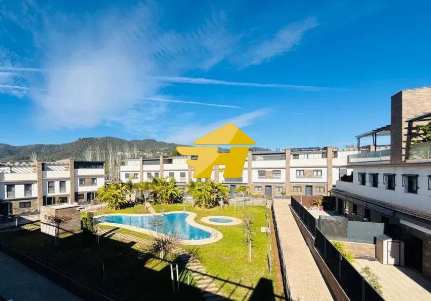 Vista exterior de Casa o xalet en venda en  Córdoba Capital amb Aire condicionat, Jardí privat i Piscina