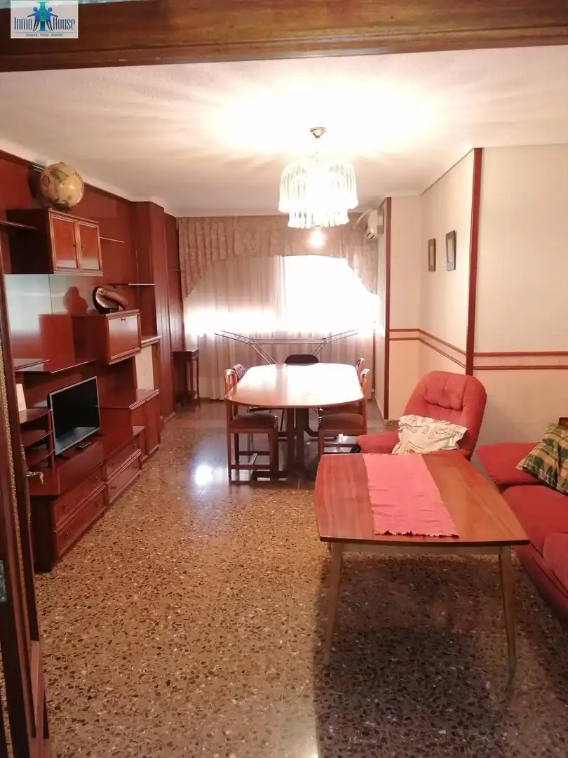 Sala d'estar de Pis en venda en Albacete amb Calefacció, Moblat i Balcó