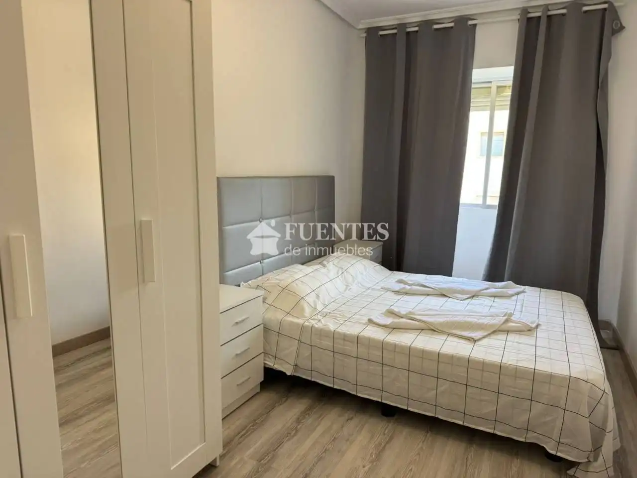 Flat for sale in Calle Victoriano Ximénez de Courer, Florida Alta