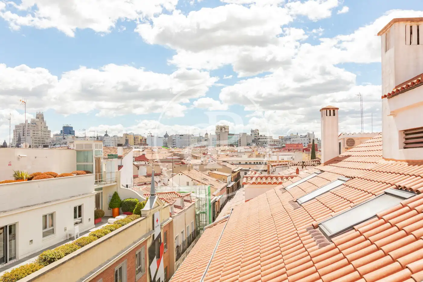 Vista exterior de Pis en venda en Madrid amb Calefacció i Terrassa