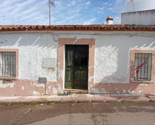 Vista exterior de Casa o xalet en venda en La Albuera amb Terrassa