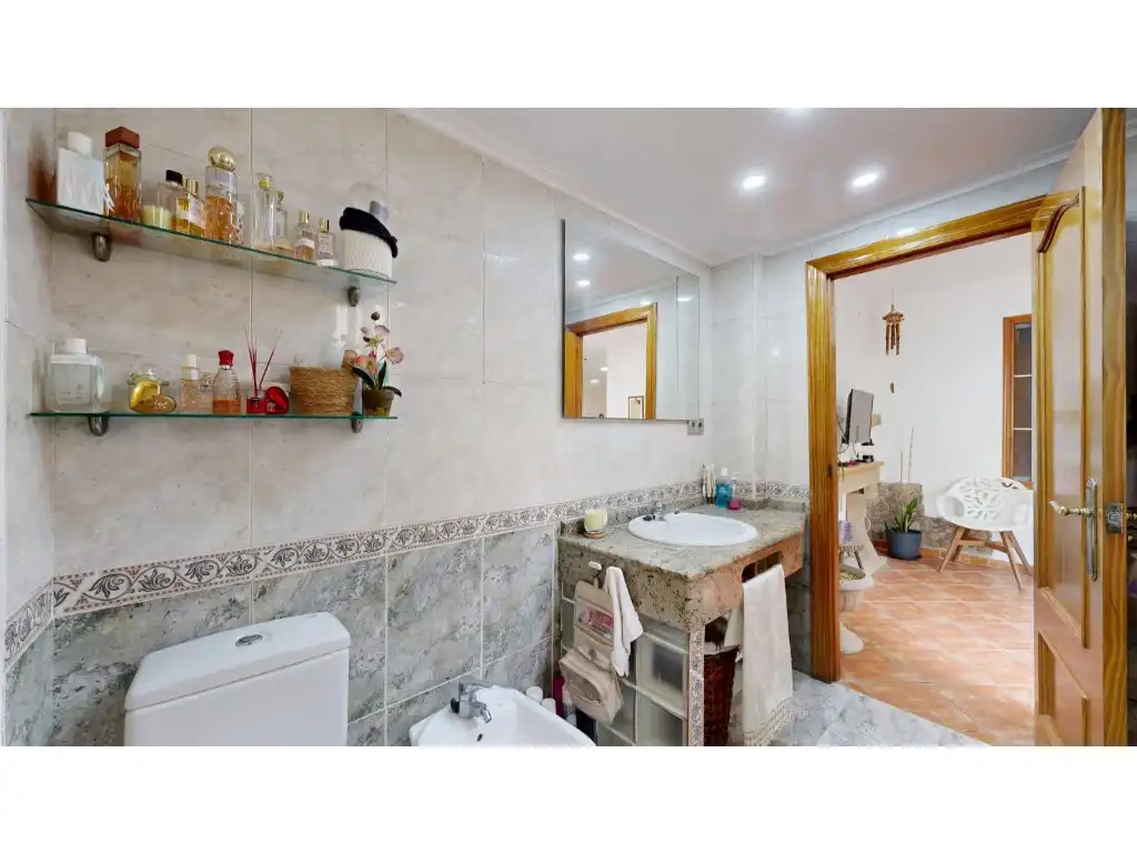 Bathroom of Houses for sale in Burjassot