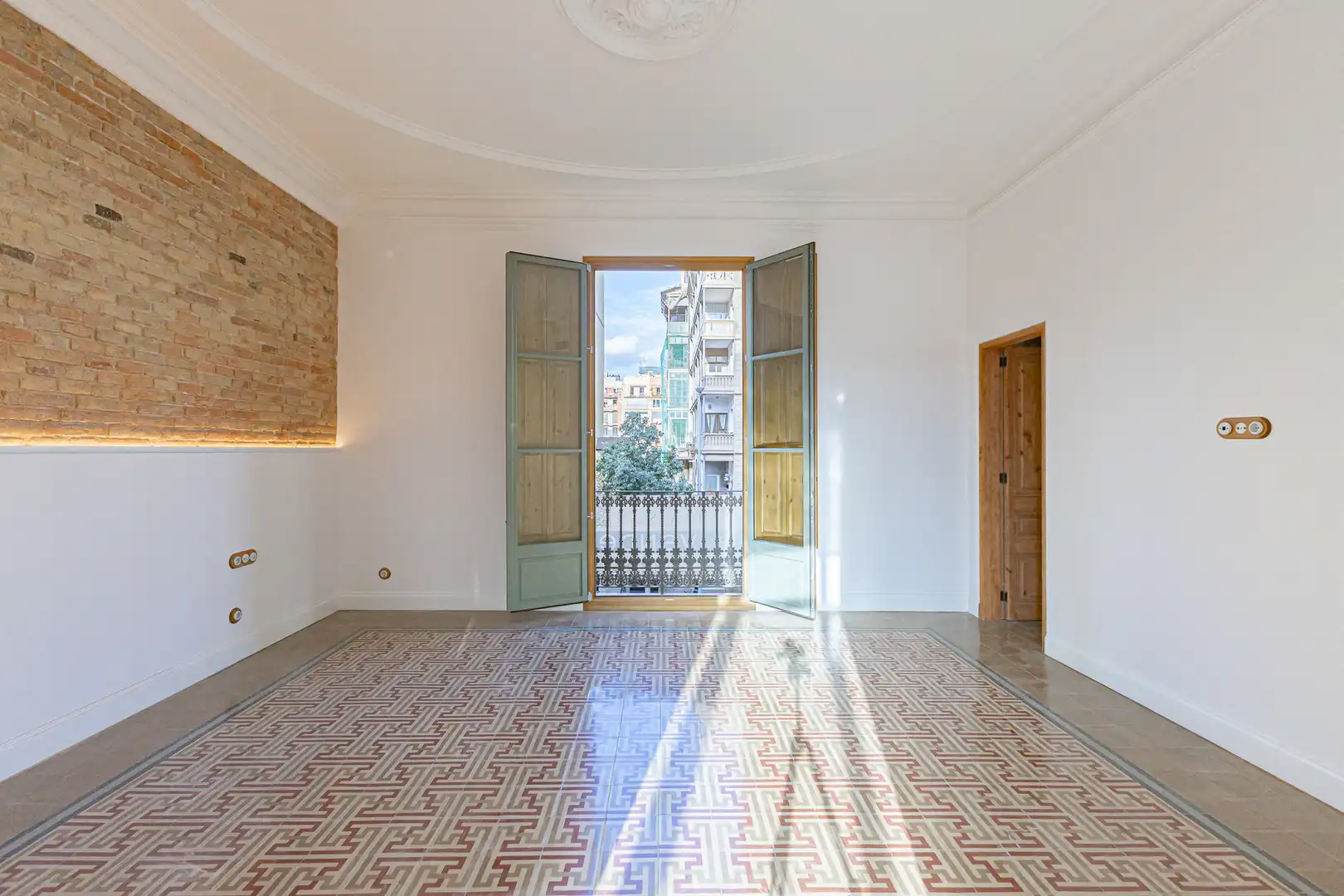 Wohnung zum Verkauf in Barcelona mit Klimaanlage, Heizung und Balkon