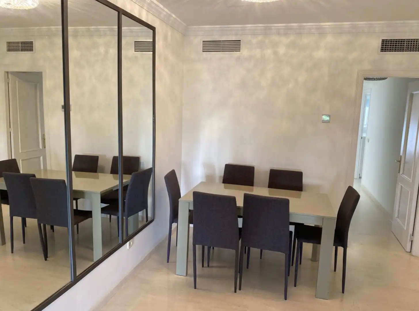 Comedor de Piso de alquiler en Estepona con Aire acondicionado, Terraza y Amueblado