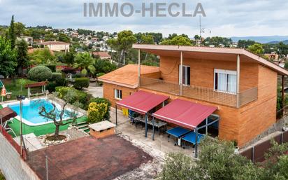 Exterior view of House or chalet for sale in La Torre de Claramunt  with Terrace, Swimming Pool and Balcony