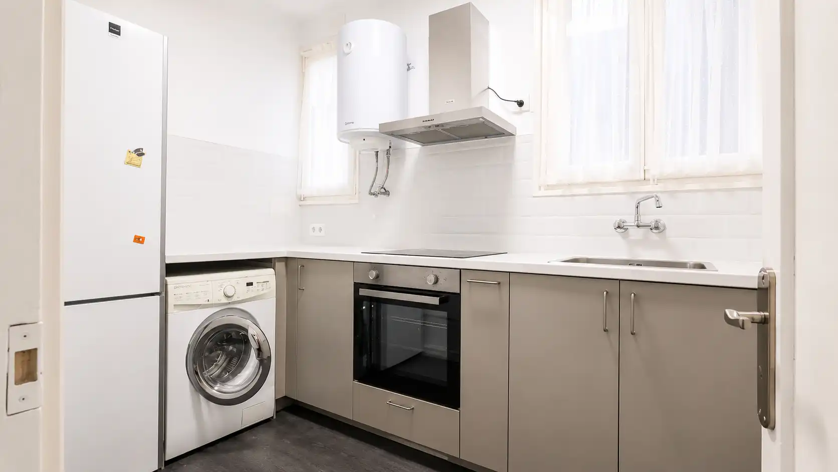 Kitchen of Flat for rent in Reus  with Parquet flooring, Furnished and Oven