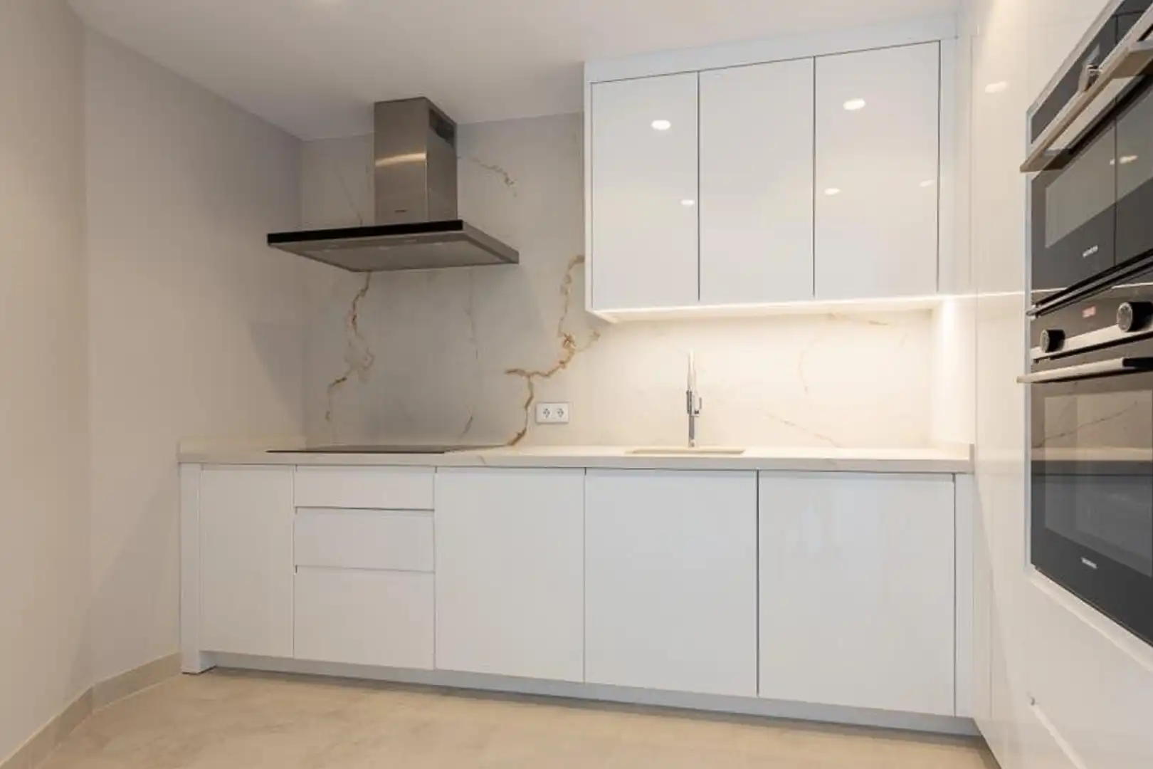 Cuina de Apartament en venda en Benidorm amb Aire condicionat, Calefacció i Terrassa