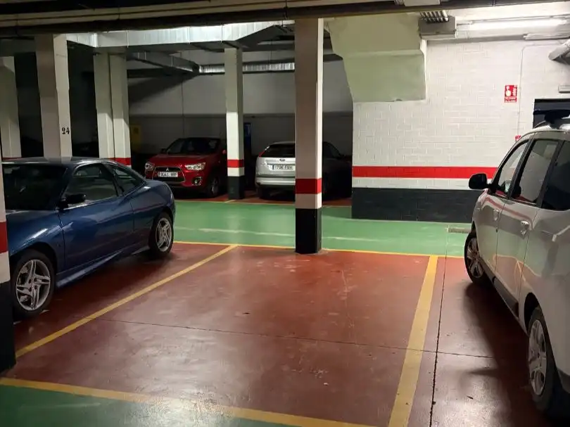 Parkplatz von Garage zur Miete in Cadrete