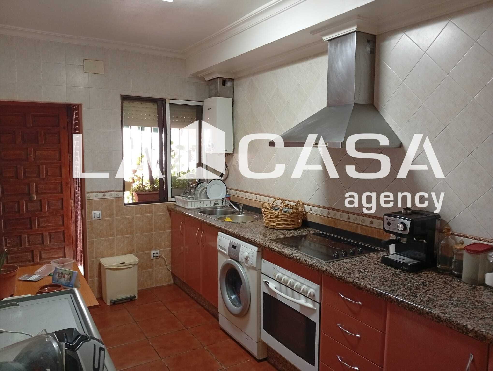 Kitchen of Single-family semi-detached for sale in Dos Hermanas  with Air Conditioner