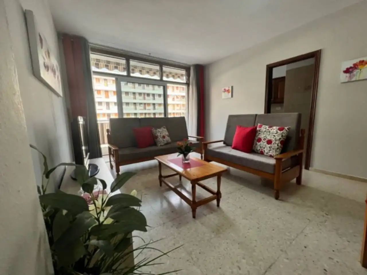 Sala d'estar de Pis de lloguer en Arona amb Moblat i Balcó